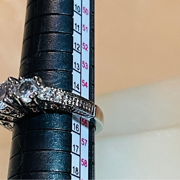 ♥️Classic 3-Stone 925 Sterling Silver Vintage Style Anniversary Ring! - Picture 16 of 16